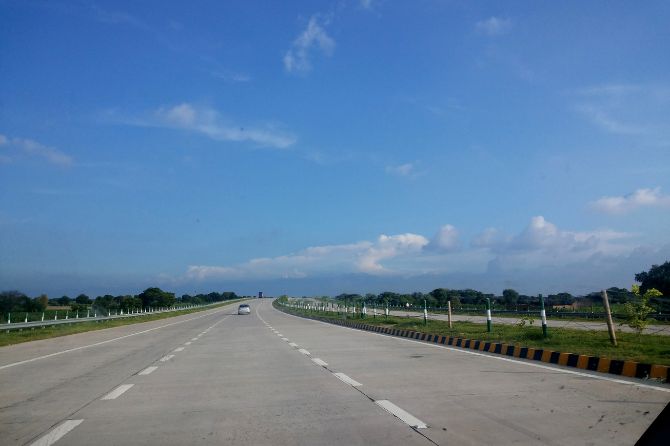 Private luxury car cruising on the modern six-lane Yamuna Expressway toward Agra from Delhi